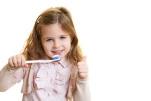 young girl brusing teeth great oral hygiene routine